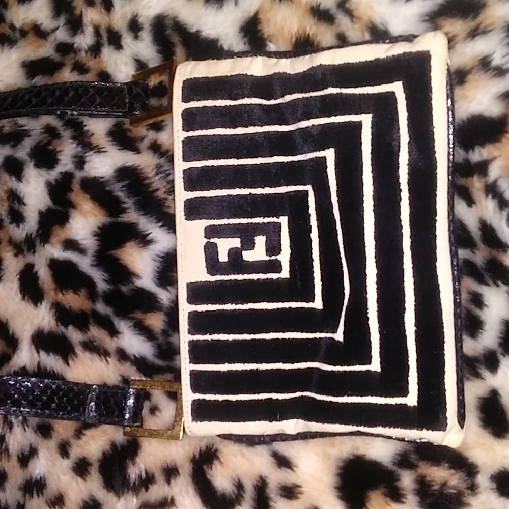 Rare Vintage Fendi Applique Shoulder Bag - Picture 6 of 10